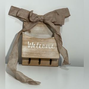 Farmhouse Key Holder for Wall: Decorative Mail